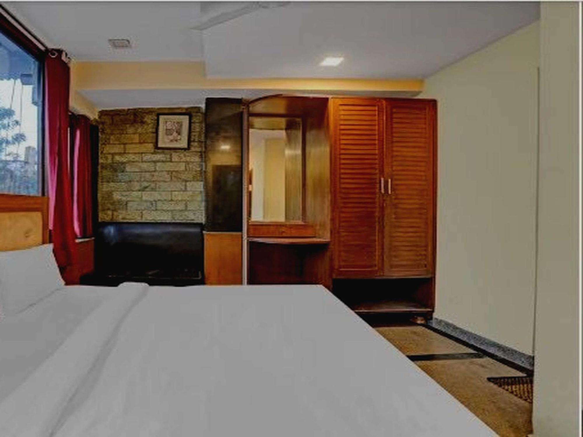 Oyo 75948 Hotel Tushar Continental Nueva Delhi Exterior foto